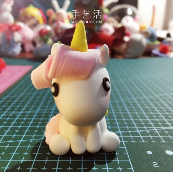 Illustrated tutorial on how to make your own cute clay unicorn