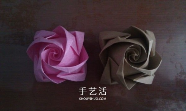 The folding method of the rolled-up rosette includes the experience of plastic surgery