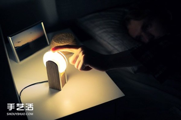 Soft light night light design that can adjust the light intensity using a mobile phone