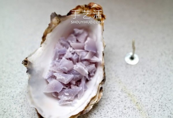 A simple way to make beautiful candles by reusing oyster shells