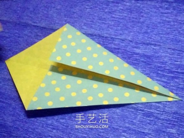 A simple illustrated tutorial for folding an origami whale step by step