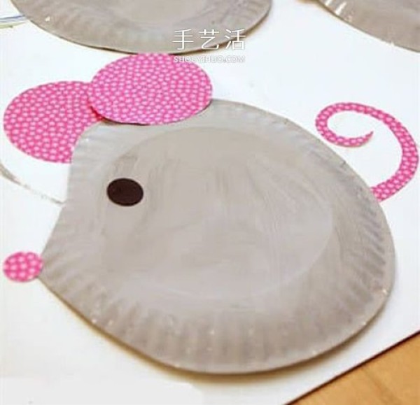 A simple tutorial on how to make a small mouse from a paper plate