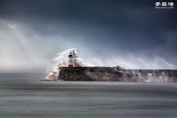 Photo album of lonely and magnificent lighthouses around the world