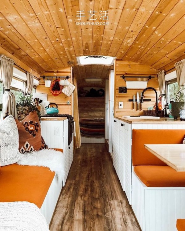 This couple transformed an ordinary school bus into a stylish tiny house