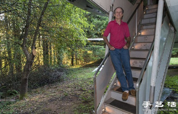 US retired engineer buys retired Boeing aircraft and renovates house