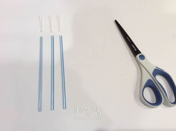 Illustrated tutorial on how to make your own mini paperclip bow