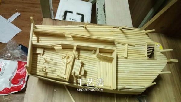 The ancient warship model is hand-made with disposable chopsticks