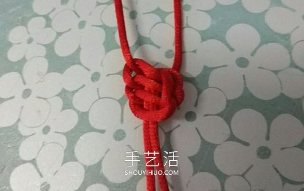 Illustrated tutorial on how to knit a Caijing knot bracelet including finishing touches