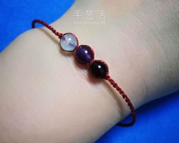 Illustrated tutorial on how to weave Chinese knot bracelets