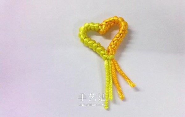 How to knit heart-shaped concentric knots and illustrate the knitting method of Valentines Day hearts