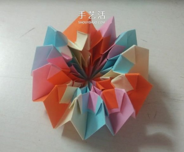 You can turn it inside out and out at will! Illustration of the origami method of transforming paper flower balls