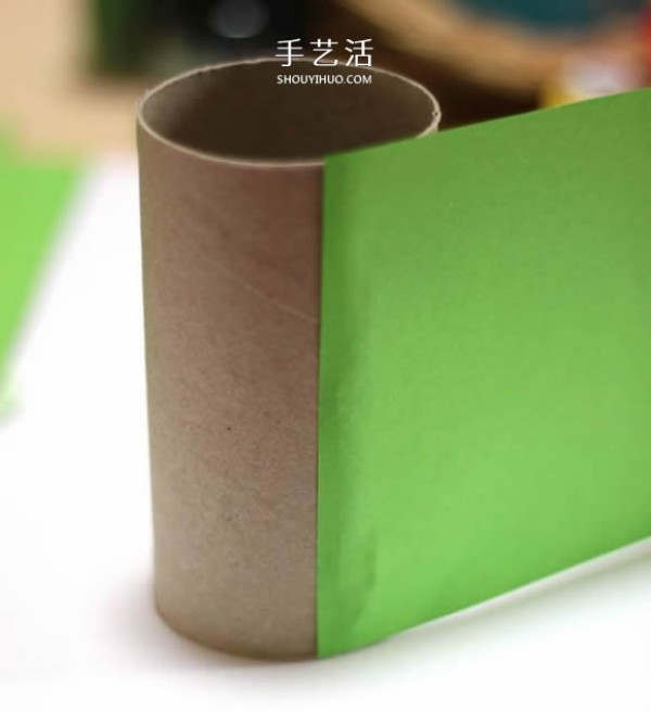 How to make a hand-made caterpillar pen holder from a toilet paper tube