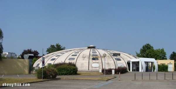 Mushroom-like dome public swimming pool in Lingolsheim, France