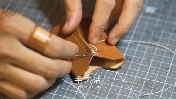 Detailed steps for making a homemade mens bi-fold leather wallet