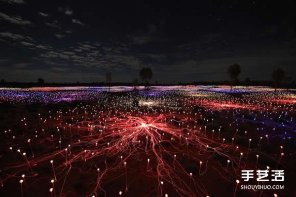 50,000 light bulbs DIY create a field of light that shines in the heart of Australia