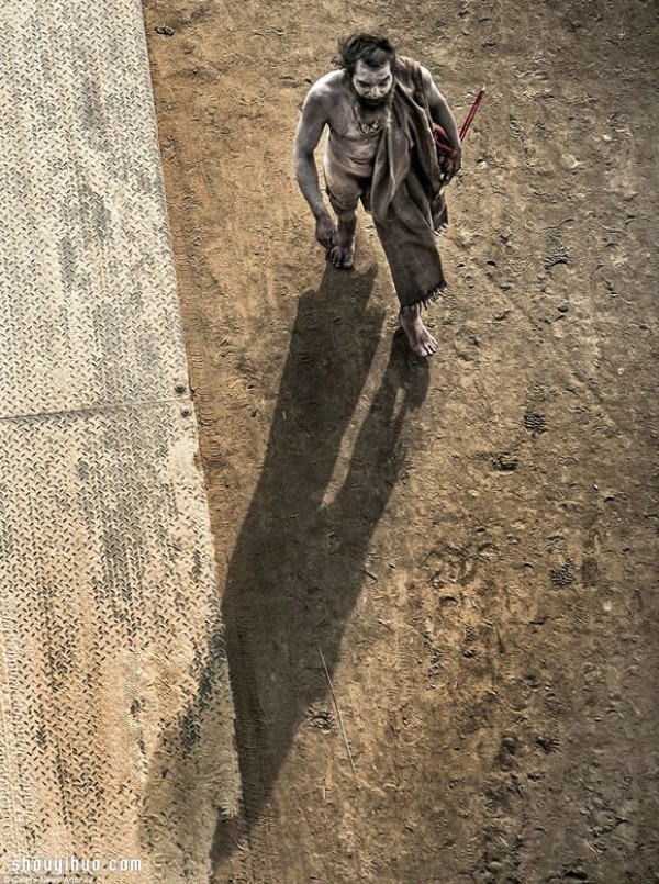 The terrifying "corpse-eating tribe" Aghori in Varanasi, India