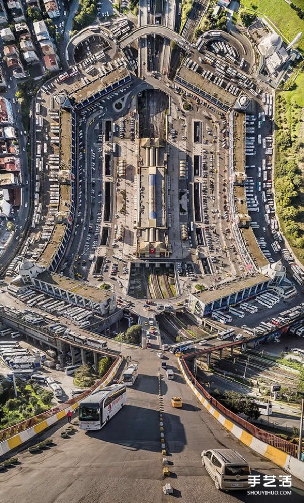 Surreal Photography Pictures of Istanbul Flip the City