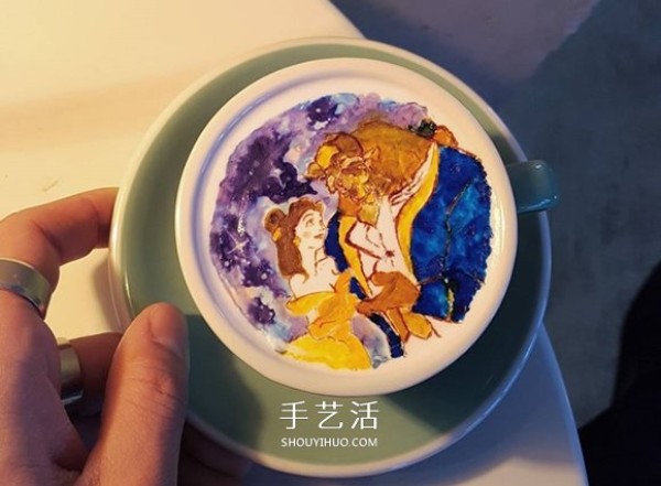 Bringing world-famous paintings into the art of coffee latte art that makes you reluctant to drink them