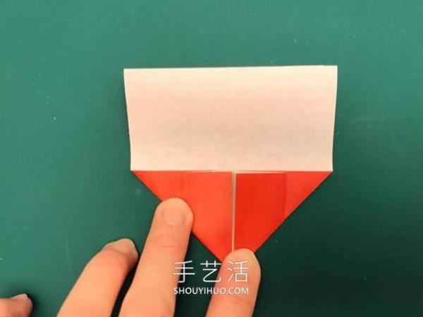 The illustrated tutorial on how to fold a handmade origami lantern is simple and cute