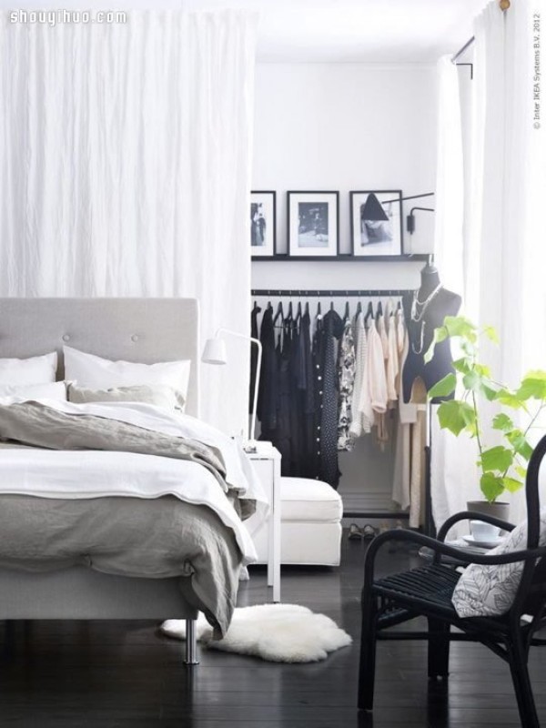 Open wardrobe: save space and give the room a wider view