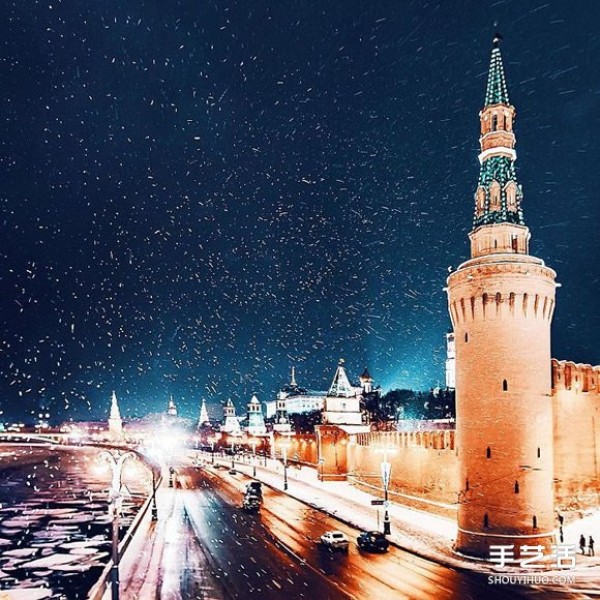 Moscow, like a northern wonderland, presents a dreamy fairy tale atmosphere