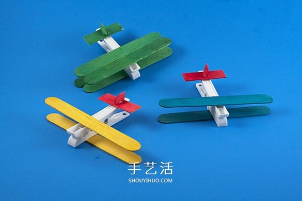 A super simple way to make a small airplane model in kindergarten