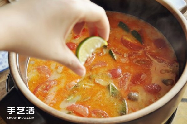 How to make Thai Tom Yum Soup. How to make Thai Hot and Sour Shrimp Soup