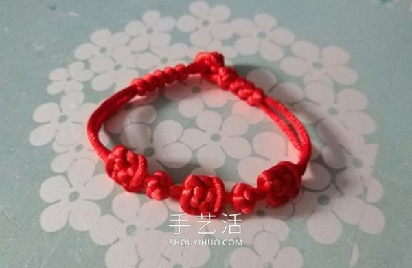 Illustrated tutorial on how to knit a Caijing knot bracelet including finishing touches