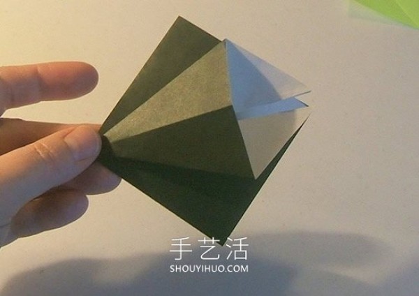 Detailed step-by-step diagram of how to fold a simple origami three-dimensional Christmas tree