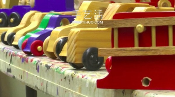 80-year-old woodworker makes wooden toys for children in need every year