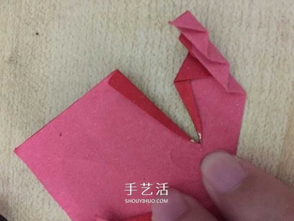 A simple origami maple leaf tutorial with red envelope and maple leaf folding instructions