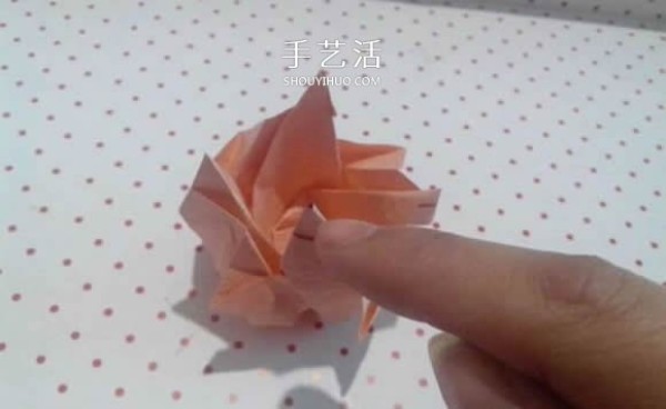 The best introductory tutorial for beginners with detailed illustrations of the Kawasaki rose fold method