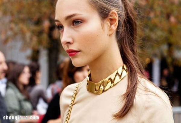 The best tips for style experts to match gold chain accessories