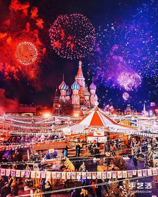 Moscow, like a northern wonderland, presents a dreamy fairy tale atmosphere