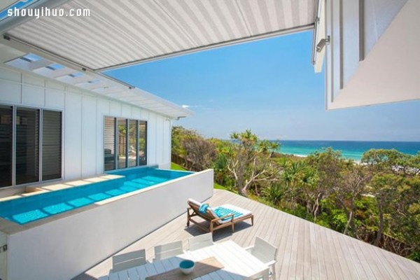 Terrace-style villa with 180-degree unparalleled sea view next to the beach in Australia