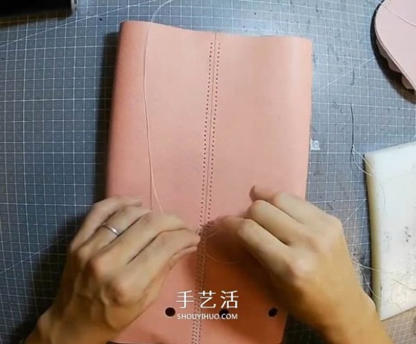 Detailed step-by-step diagram of how to make a homemade mini leather bucket bag