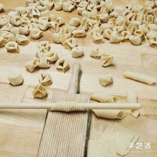 The process of making handmade pasta can also make people look comfortable