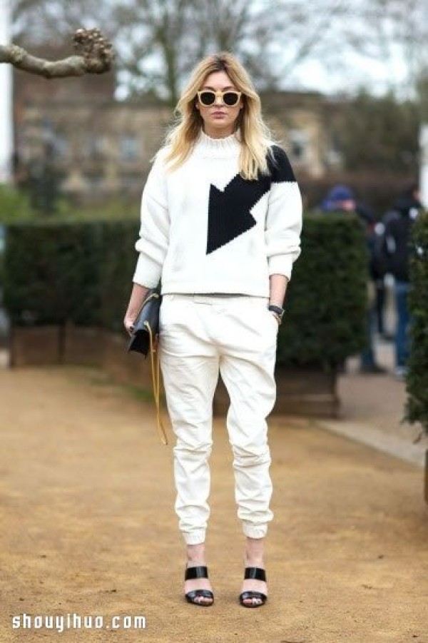 Breaking away the haze of winter: Girls wearing all white in autumn and winter