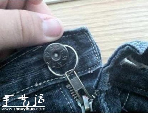 Life hack: Put a buckle on the zipper of your jeans