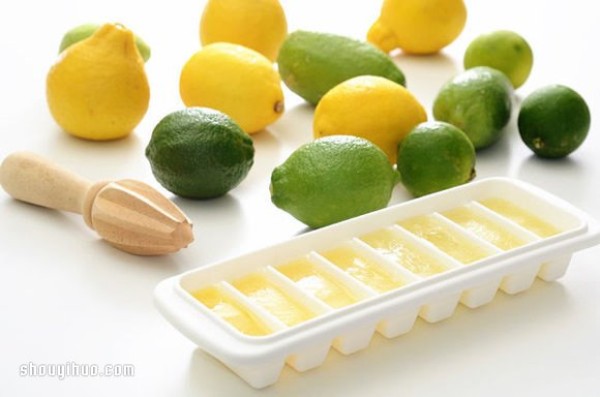 How to make your own lemon ice cubes, a simple DIY lemon ice cube recipe