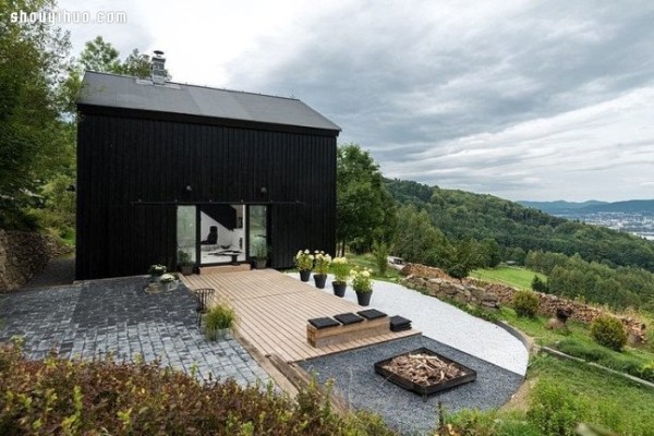 Barn renovation is also beautiful, low-key fashionable villa design in black and white