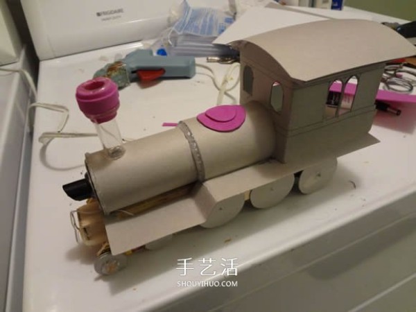 Illustrated tutorial on how to make your own electric motor locomotive