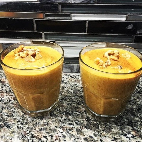 Walnuts and fruits make homemade flavored smoothies that can help reduce stress