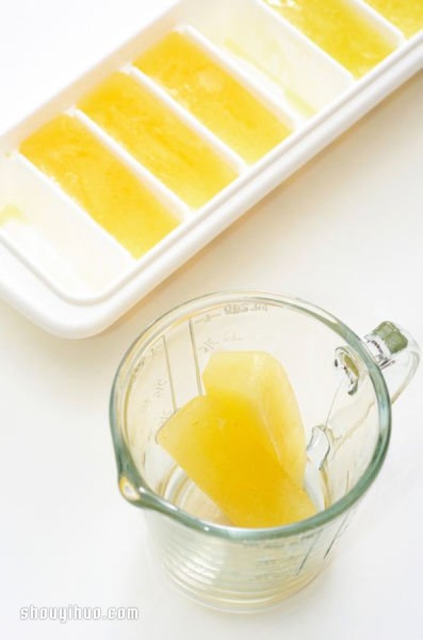 How to make your own lemon ice cubes, a simple DIY lemon ice cube recipe