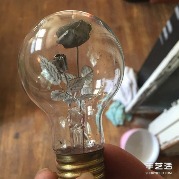 Power on makes flowers bloom! The beautiful luminous art of antique light bulbs