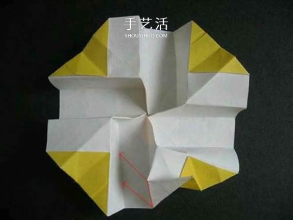 The process of folding an origami Kawasaki rose with a flower center