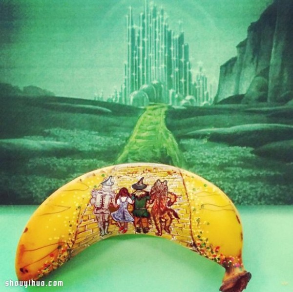 Stunning Banana Paintings by Elisa Roche