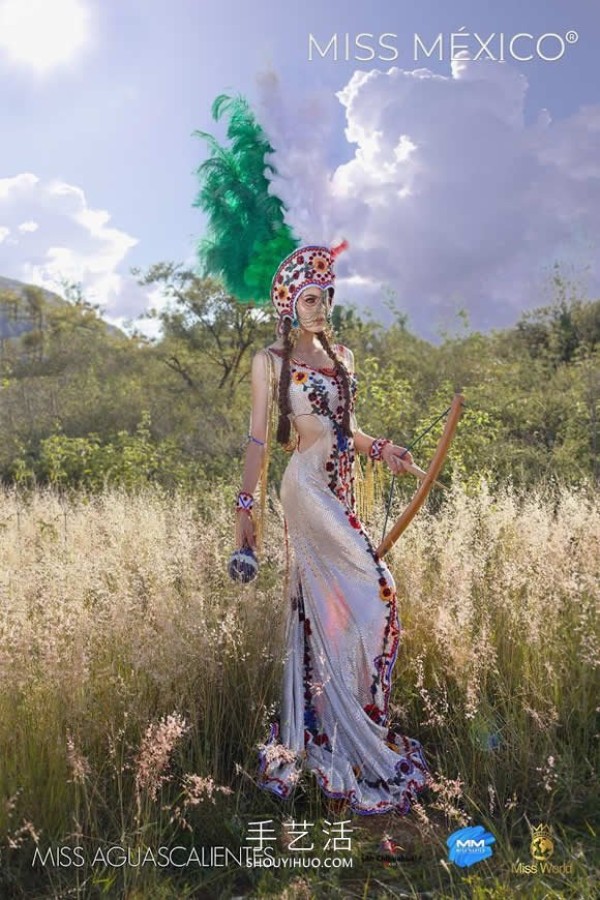 Miss Mexico wears traditional clothes to shoot fashion shoots, gorgeous and stunning! 