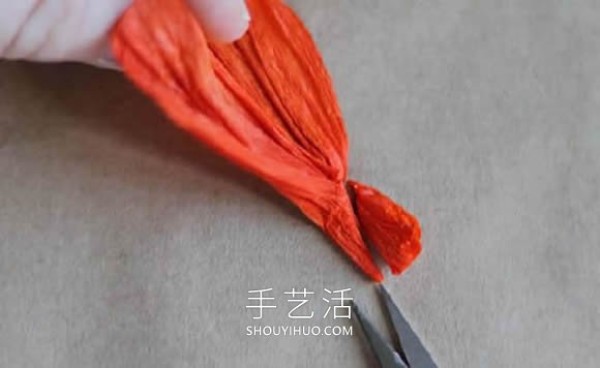 Tutorial on how to make poppies with crepe paper