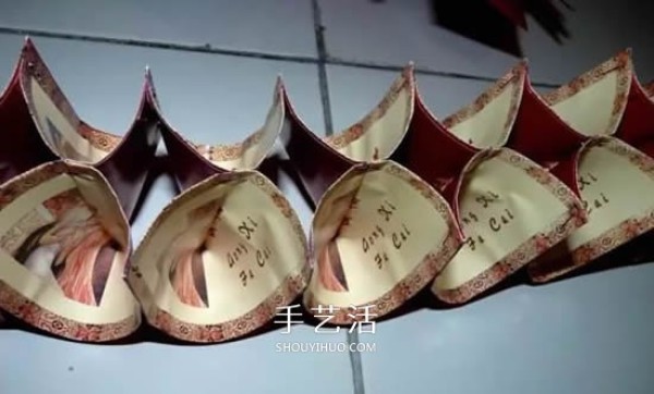 How to make a red envelope revolving lantern, how to make a New Year revolving lantern with illustrations